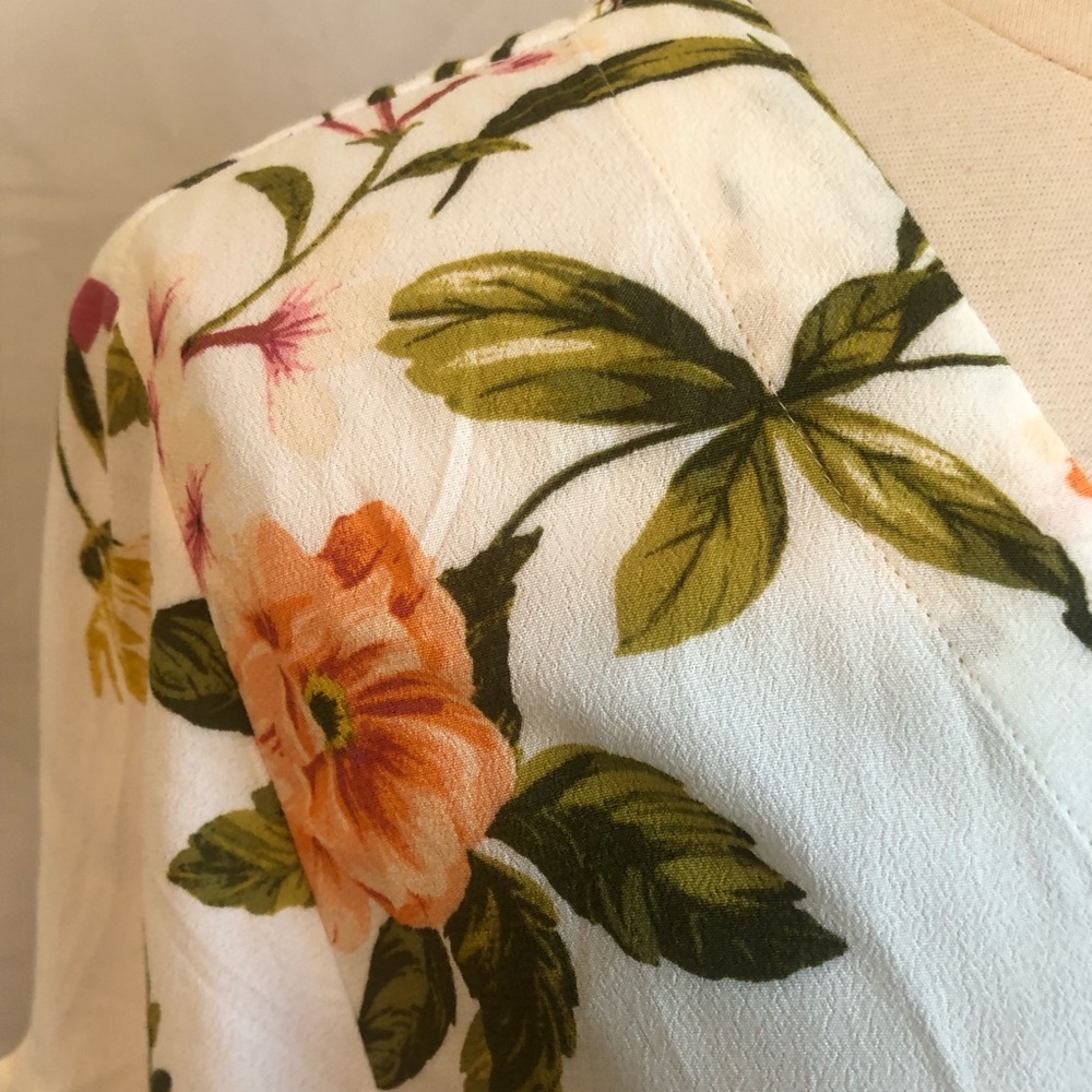 Loft Ivory wrap Dress w/ floral designs & ruffle short sleeves & hem Size 14 - Picture 9 of 15